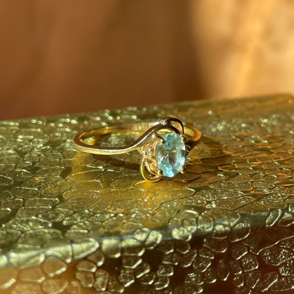 14K Gold Light Blue Topaz and Diamond Accents Ring - Picture 7 of 8